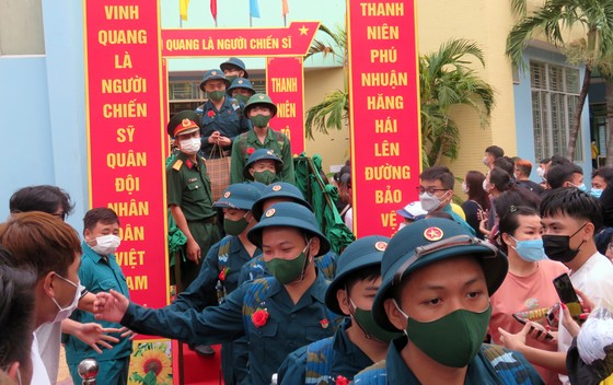 Sáng nay (16-2), gần 4.000 thanh niên TPHCM lên đường nhập ngũ ảnh 11