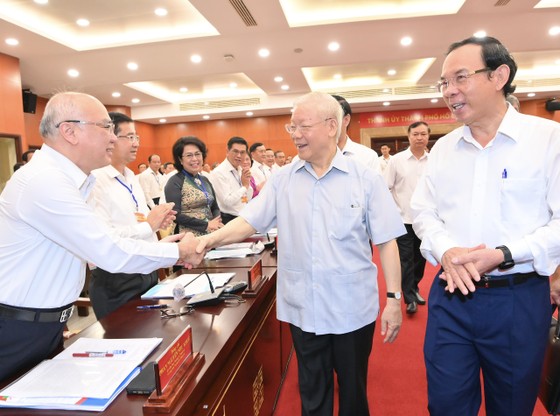 Tổng Bí thư Nguyễn Phú Trọng cùng các đại biểu tại buổi làm việc. Ảnh: VIỆT DŨNG