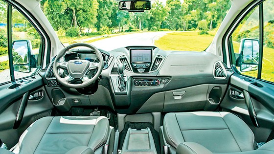 Ford Tourneo hoàn toàn mới ra mắt thị trường Việt Nam, đáp ứng nhu cầu vận chuyển 7 chỗ cao cấp ảnh 2