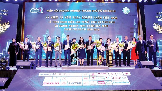 Chủ tịch HĐQT - Tổng Giám đốc Tập đoàn Hòa Bình nhận danh hiệu 'Doanh nhân Việt Nam tiêu biểu 2019' ảnh 2