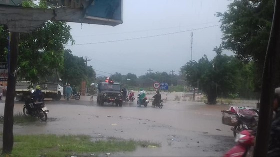 Mưa lớn, nhiều địa phương ở Đắk Lắk bị cô lập, phải di dời dân ảnh 2