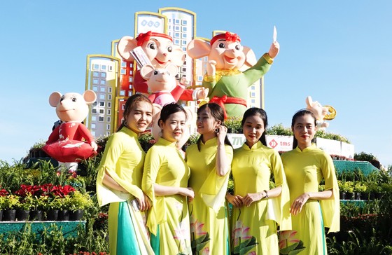Độc đáo linh vật gia đình nhà chuột đi hội bài chòi ở Quy Nhơn ảnh 4