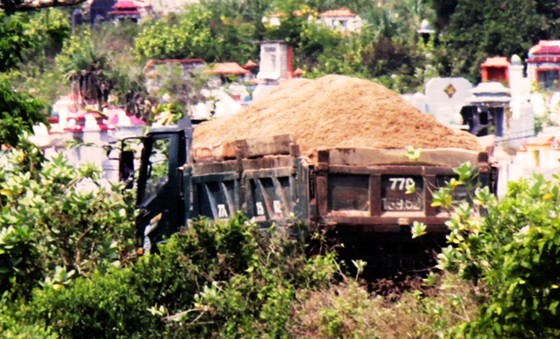 Xã “bật đèn” cho doanh nghiệp khai thác cát sông La Tinh ảnh 2