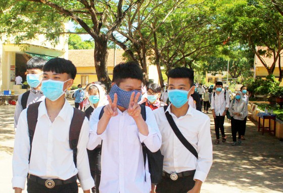 Thí sinh vùng ven tâm dịch hoàn thành tốt môn thi Ngữ văn ảnh 9