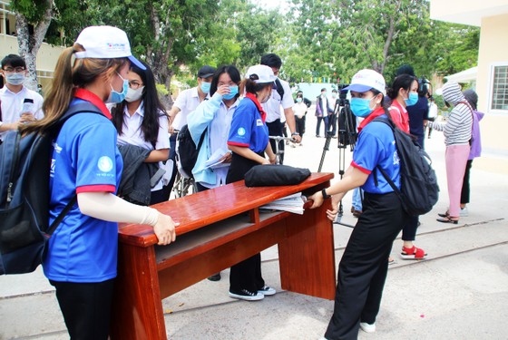 Thí sinh miền Trung thi tốt nghiệp THPT 'về đích' an toàn ảnh 6