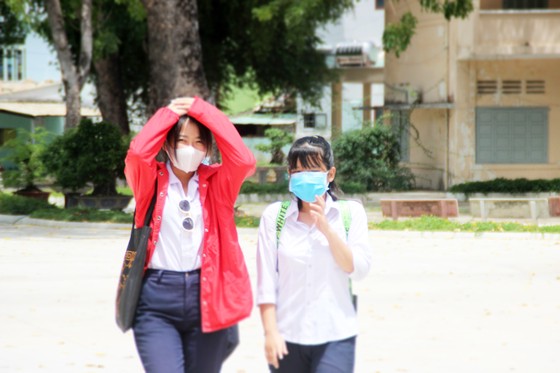 Thí sinh miền Trung đánh giá đề Sinh và GD-CD thiết thực ảnh 3