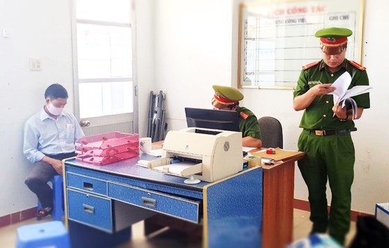 Để xảy ra sai phạm đất đai, cựu Chủ tịch UBND huyện Đông Hòa bị khởi tố ảnh 2