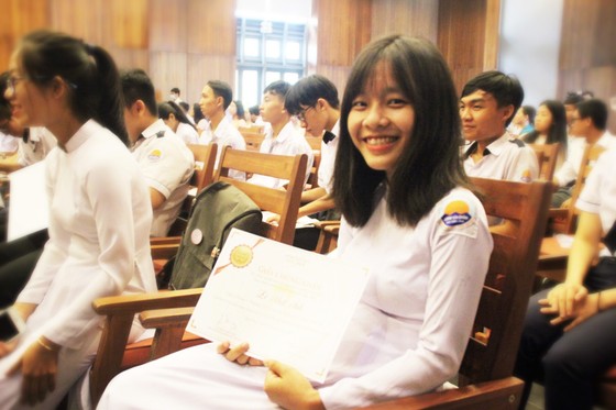 Trao học bổng Vallet cho học sinh, sinh viên Bình Định, Phú Yên và Gia Lai ảnh 13