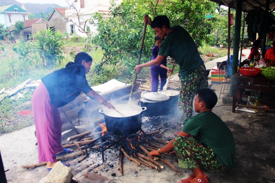 Xúc động cảnh người dân quyên góp, nấu ăn cho bộ đội tìm kiếm người mất tích ở Rào Trăng 3 ảnh 11