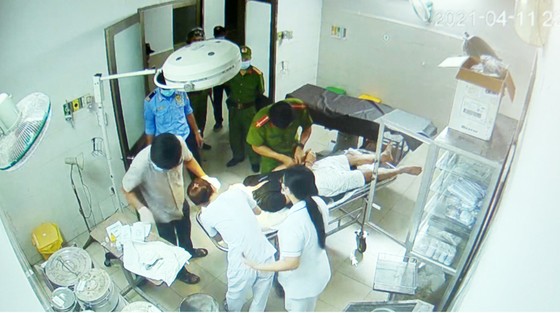 Bệnh nhân nhậu xỉn nhập viện cấp cứu, tấn công bác sĩ và điều dưỡng ảnh 1