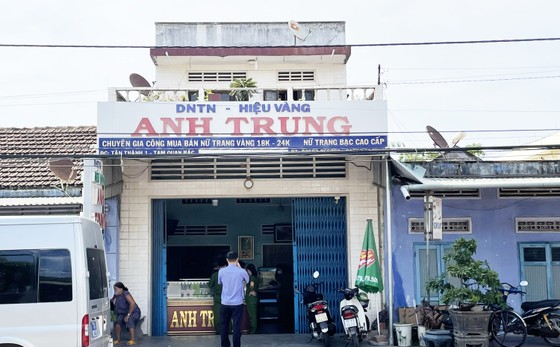 Kẻ trộm đột nhập hiệu vàng lấy đi 300 lượng vàng 18K ảnh 1