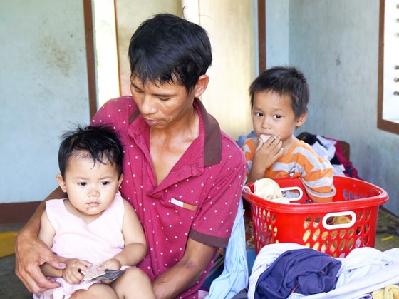 Lời kể của tài xế bắt gặp cháu bé 2 tuổi lang thang lúc 1 giờ sáng ảnh 2