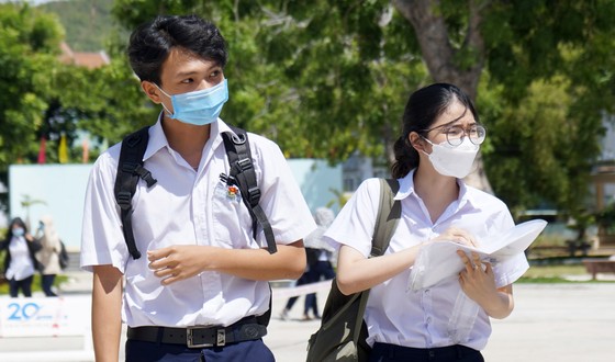 Sĩ tử vùng dịch miền Trung vững tâm với môn thi đầu tiên ảnh 10