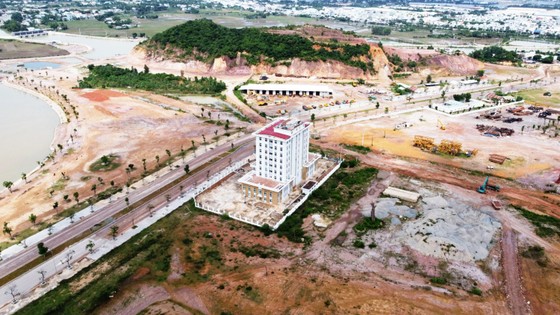 Trụ sở Cục Thuế Bình Định gần 100 tỷ bỏ hoang: Trách nhiệm thuộc về ai? ảnh 2