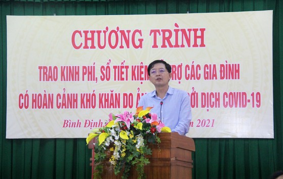 Bình Định trao 14 sổ tiết kiệm cho con em của người dân tử vong do Covid-19 ảnh 1