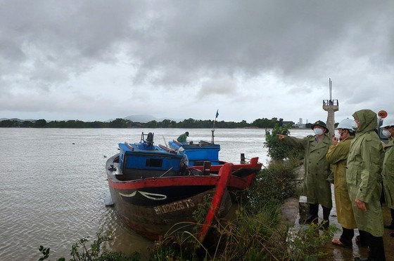 Cận cảnh ngập lụt cô lập hàng ngàn hộ dân ở Bình Định ảnh 13