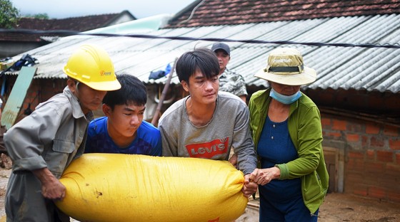 Người dân vùng sạt lở núi Cấm khắc phục hậu quả ảnh 5