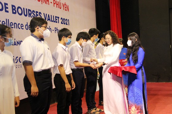 Học bổng Vallet trao gần 1,3 tỷ đồng cho học sinh, sinh viên ưu tú ở Bình Định, Phú Yên ảnh 8