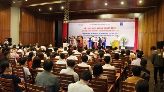 Học bổng Vallet trao gần 1,3 tỷ đồng cho học sinh, sinh viên ưu tú ở Bình Định, Phú Yên ảnh 1