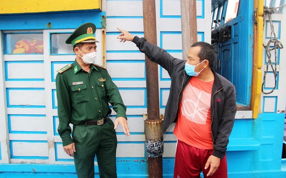 Làng chài gánh thuyền thúng 'chạy bão' ảnh 20