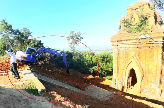 Vụ mang máy đào di tích tháp Chăm: Giám đốc sở bất ngờ thu hồi văn bản "truy tìm" cán bộ cấp tin báo chí ảnh 1