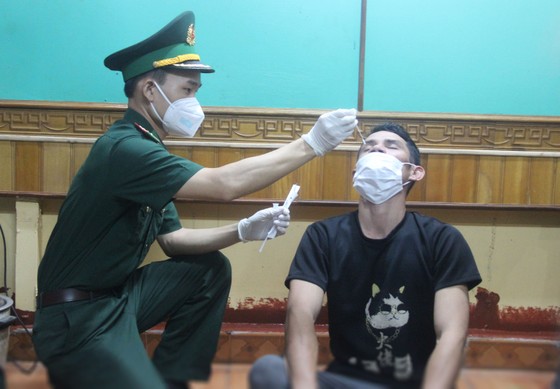 3 ngư dân bị nạn trên biển may mắn được tàu hàng cứu sống ảnh 5