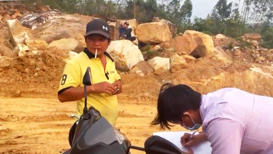Bình Định: Xử lý nghiêm vụ trộm đất ở khu mỏ hết hạn khai thác ảnh 6