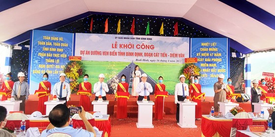 Bình Định khởi công tuyến đường ven đầm Thị Nại với tổng vốn trên 2.600 tỷ đồng ảnh 1