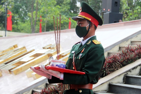 Bình Định tổ chức truy điệu 60 liệt sĩ hy sinh trong trận tập kích đồi Xuân Sơn ảnh 10