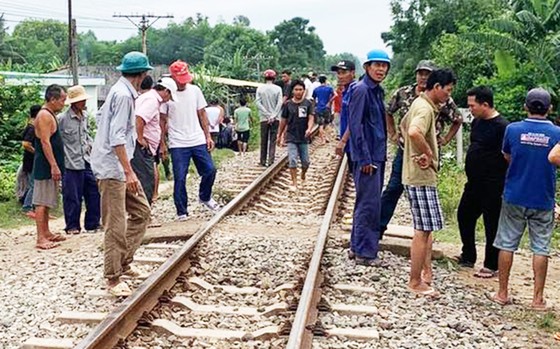Người phụ nữ bị tàu hỏa tông tử vong khi qua đường dân sinh ảnh 1