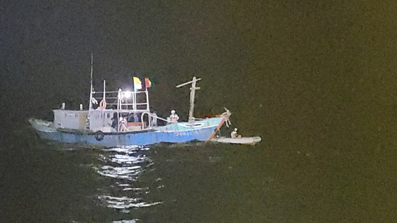 Ứng cứu kịp thời nhiều ngư dân bị nạn trên biển ảnh 9