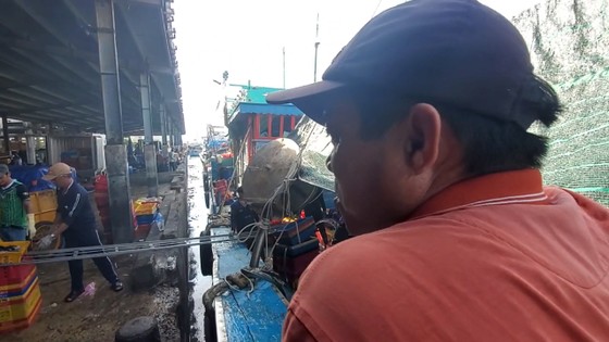 Ngư dân bị chèn ép, 'chặt chém' giá dầu: Cục Quản lý thị trường than khó quản lý ở cửa biển ảnh 3