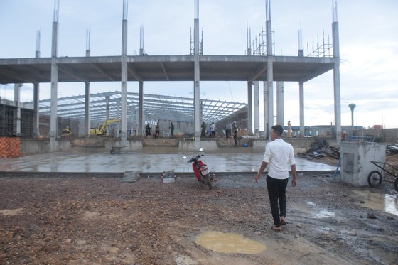 Sập công trình ở KCN Nhơn Hòa (Bình Định) làm 3 người chết, 7 người bị thương ảnh 6