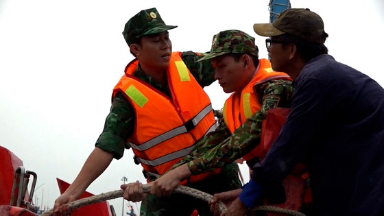 Bình Định, Quảng Ngãi 'chạy đua' sơ tán dân trước bão số 4 ảnh 1
