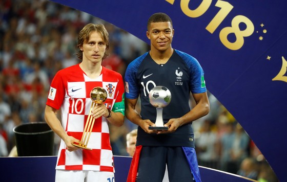 Pháp - Croatia 4-2: Griezmann, Pogba, Mbappe tỏa sáng, Deschamps đưa Les Bleus đăng quang sau 20 năm ảnh 1