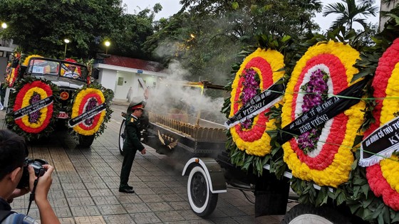 Xúc động tiễn đưa Chủ tịch nước Trần Đại Quang về nơi an nghỉ cuối cùng ảnh 55