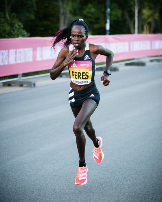 Peres Jepchirchir phá kỷ lục thế giới giải bán marathon toàn nữ RunCzech với siêu phẩm adizero adios Pro ảnh 2