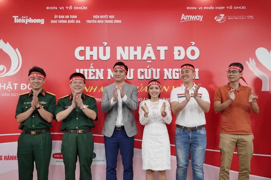 Ngày 25/3 tại TPHCM, báo Tiền Phong phối hợp cùng Amway Việt Nam và Bệnh viện Quân y 175 tổ chức chương trình Chủ nhật Đỏ năm 2021.