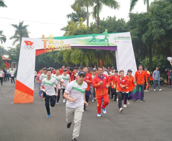 Herbalife Việt Nam đồng hành cùng Tổng Cục TDTT vinh danh VĐV, HLV tiêu biểu 2020 và tổ chức Ngày chạy Olympic vì sức khỏe toàn dân ảnh 6