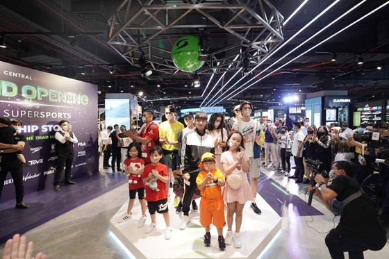 Supersports Việt Nam khai trương cửa hàng lớn nhất hệ thống tại Crescent Mall