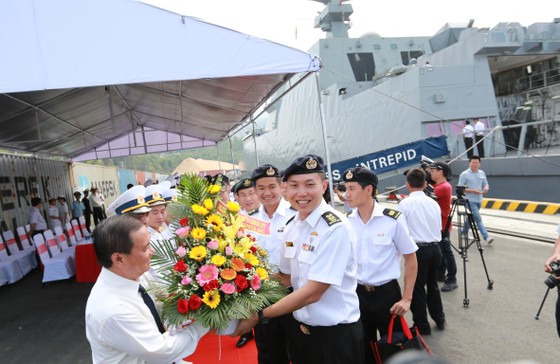 Tàu khu trục của Hải quân Singapore thăm Đà Nẵng ảnh 1