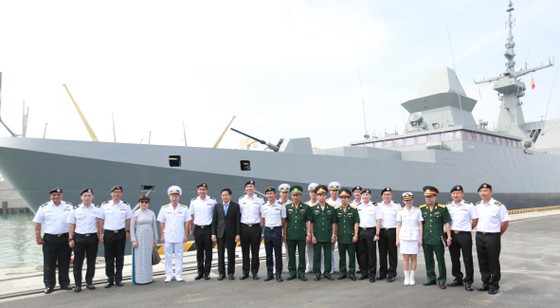 Tàu khu trục của Hải quân Singapore thăm Đà Nẵng ảnh 3