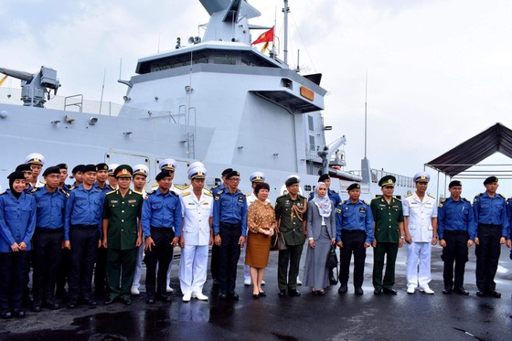 Tàu hải quân Brunei thăm Đà Nẵng ảnh 3