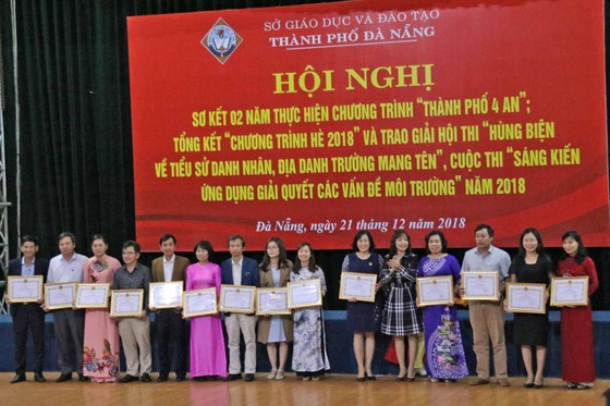 Sở Giáo dục và Đào tạo Đà Nẵng khen thưởng 73 cá nhân và 86 tập thể ảnh 2