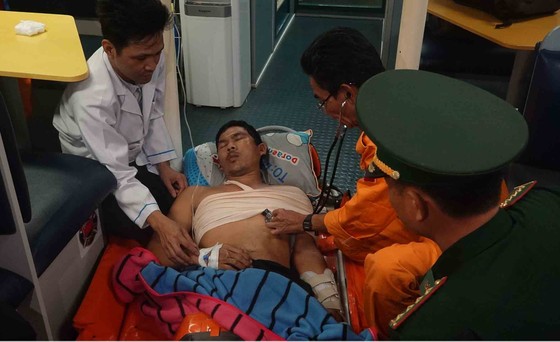 Cứu sống thuyền viên bị chấn thương ngực, gãy tay khi hành nghề trên vùng biển Hoàng Sa ảnh 1