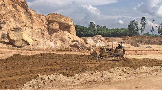 Cần chấn chỉnh hoạt động khai thác khoáng sản tại Núi Dàng ảnh 1