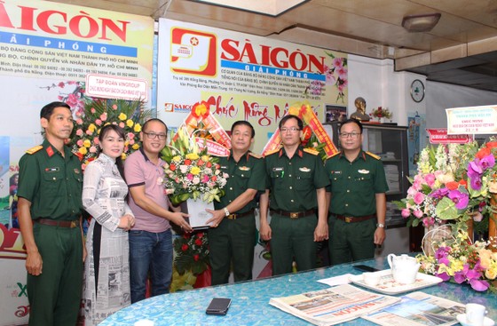 Quân khu 5 chúc mừng báo SGGP nhân ngày Báo chí Cách mạng Việt Nam ảnh 1