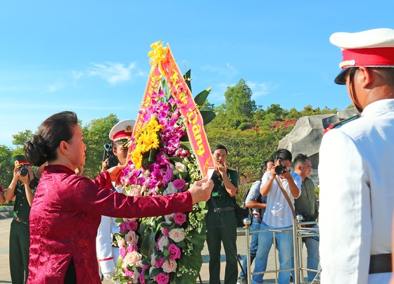 Chủ tịch Quốc hội trao Bằng Tổ quốc ghi công tới 73 thân nhân liệt sĩ tại Quảng Nam ảnh 5