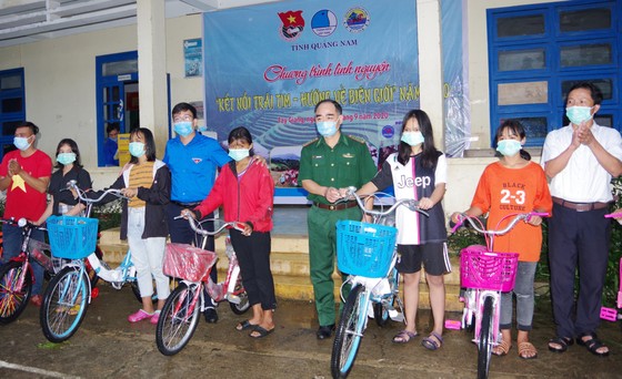 Ấm áp chương trình 'Kết nối trái tim - Hướng về biên giới' ở Quảng Nam ảnh 5