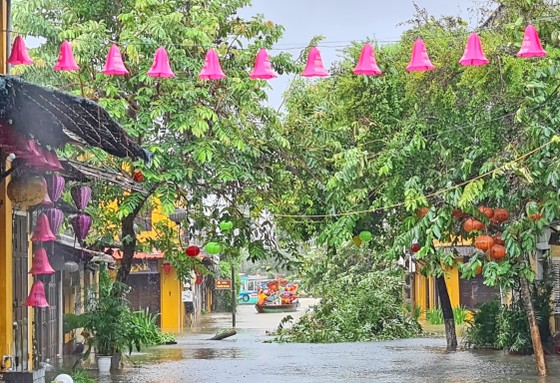 Quảng Nam: Giao thông bị chia cắt do lũ dâng cao ảnh 7